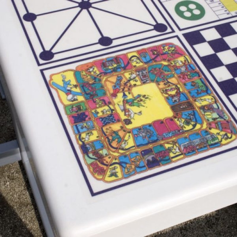 Taula multijocs per a parxís, la oca, tres en ratlla i escacs amb 4 seients